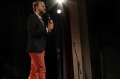 Stand UP: 